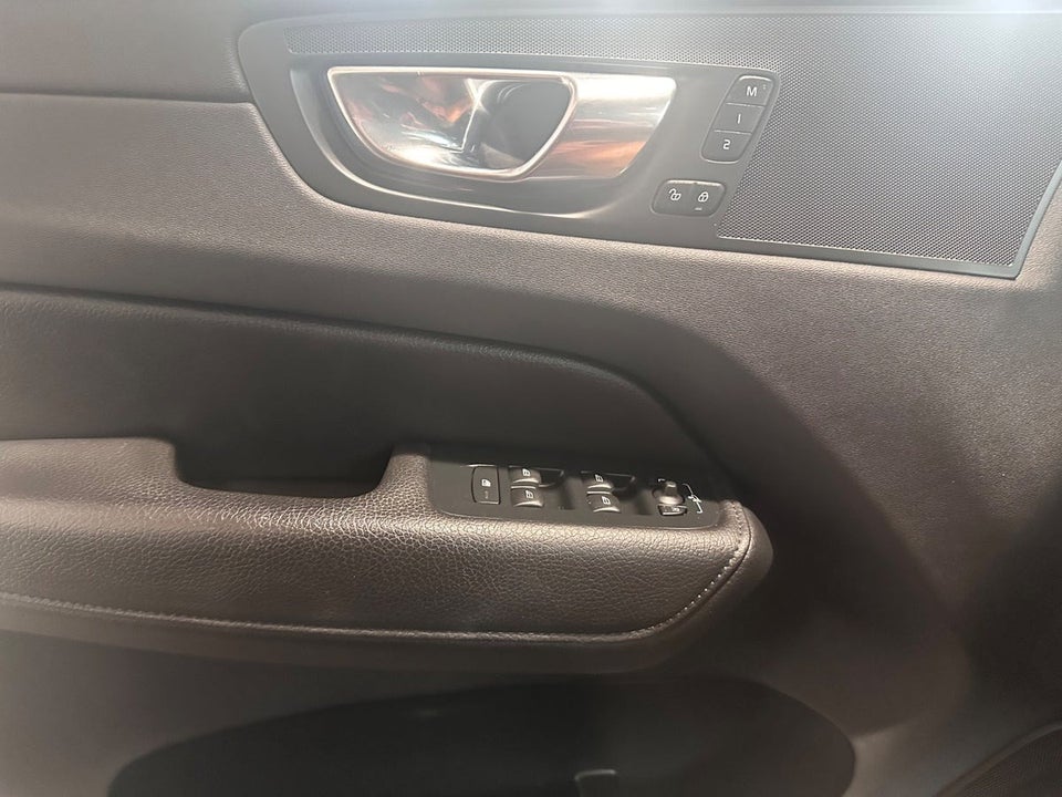 Volvo XC60 2,0 T8 ReCharge Inscription aut. AWD 5d