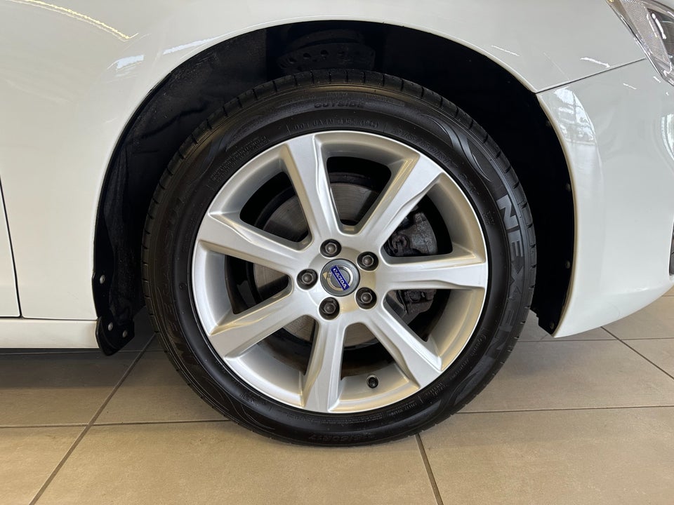 Volvo V60 2,0 D3 150 Momentum 5d
