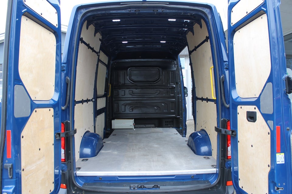 VW Crafter 35 2,0 TDi 177 Kassevogn L3H2 aut. 4Motion