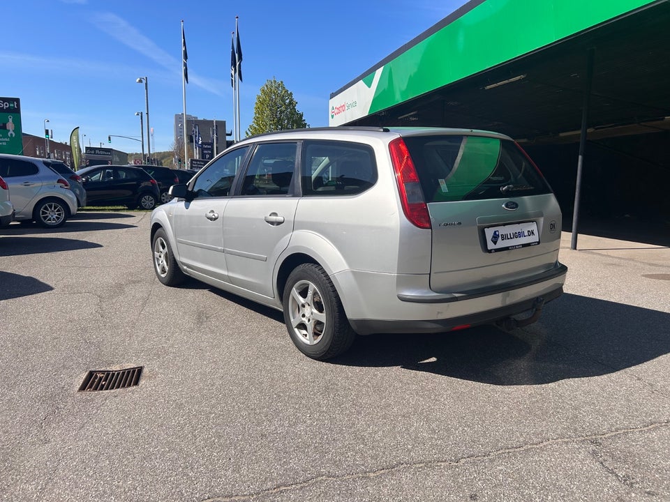 Ford Focus 1,6 Trend 100 5d