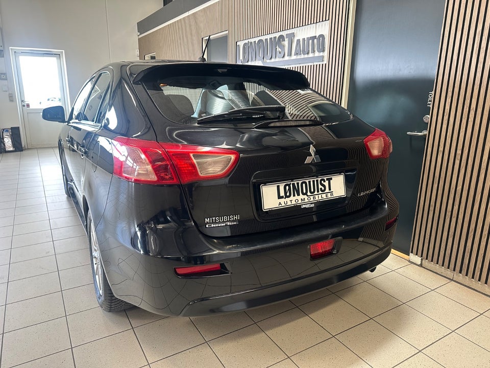 Mitsubishi Lancer 1,6 Invite SportBack 5d