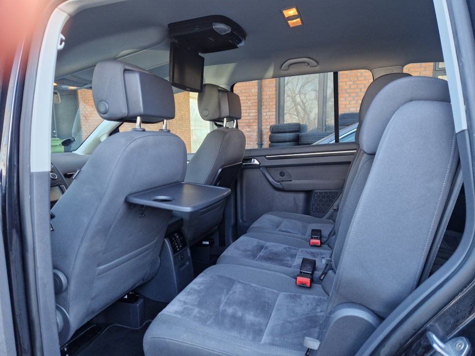 VW Touran 2,0 TDi 140 Comfortline DSG BMT 7prs 5d