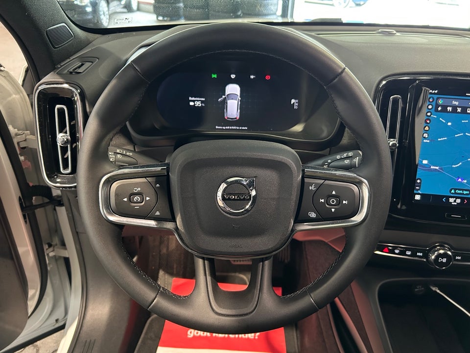 Volvo EX40 Standard Range Plus 5d