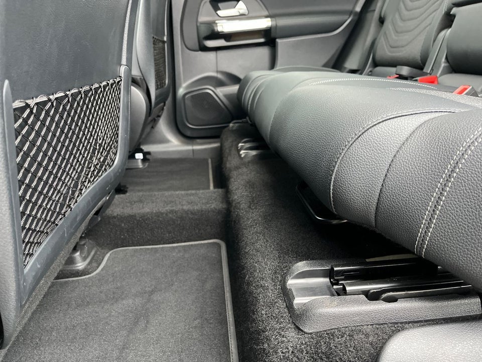 Mercedes EQB300 Progressive Advance Plus 4Matic 5d