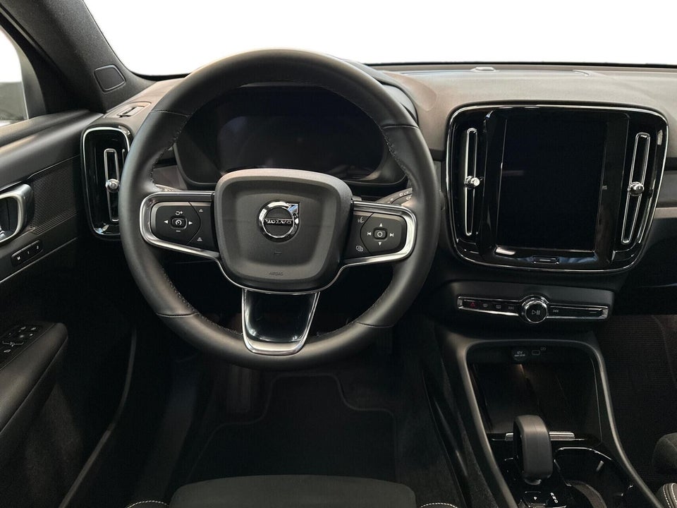 Volvo EC40 Extended Range Black Edition 5d