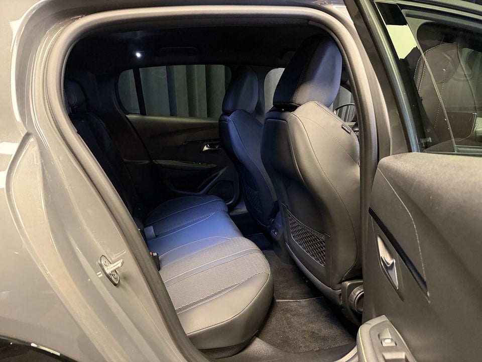 Peugeot e-208 54 GT 5d