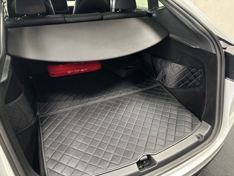 Tesla Model Y RWD 5d