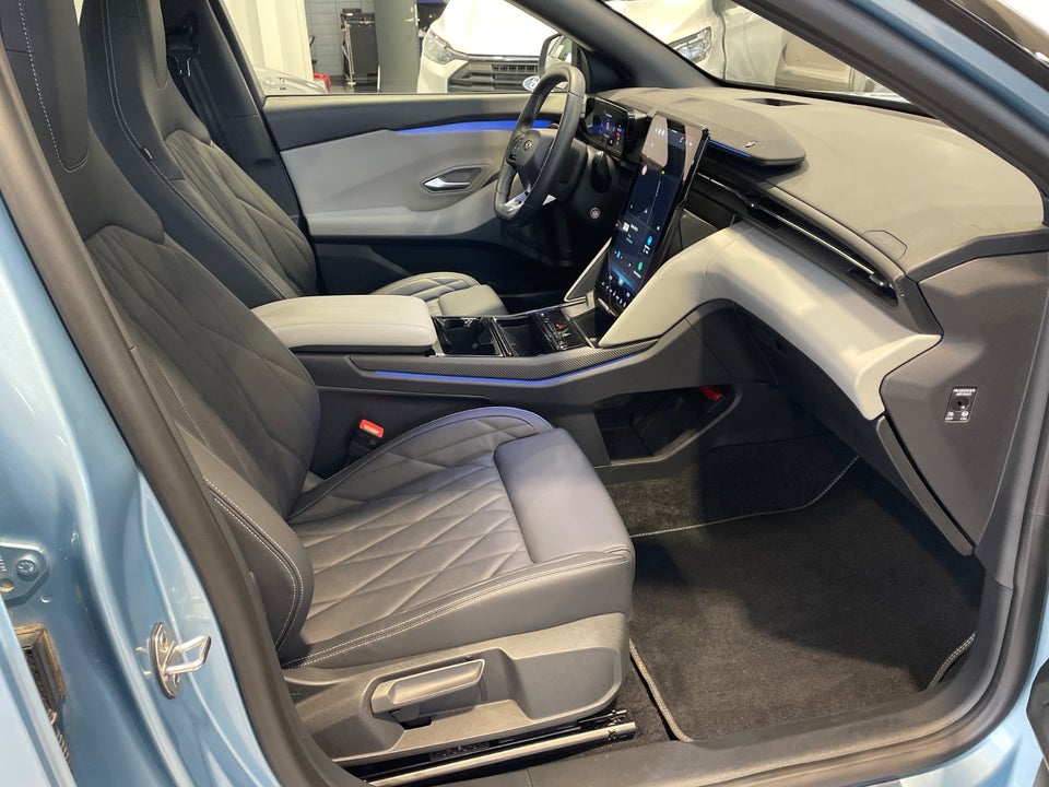 Ford Explorer 77 Premium Extended Range 5d