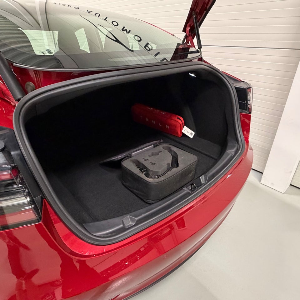 Tesla Model 3 Long Range AWD 4d