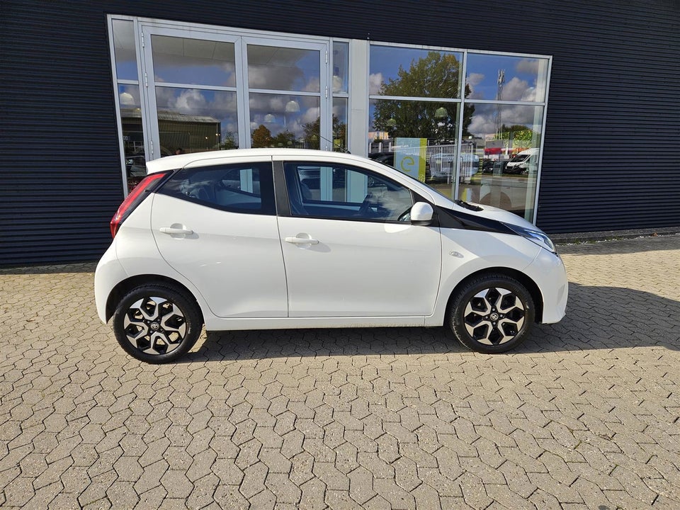 Toyota Aygo 1,0 VVT-i x-plore 5d