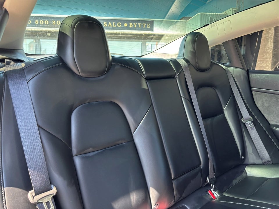 Tesla Model 3 RWD 4d