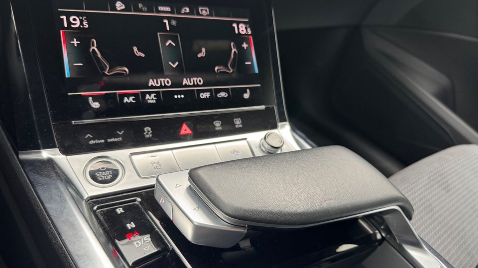 Audi e-tron 55 S-line quattro 5d