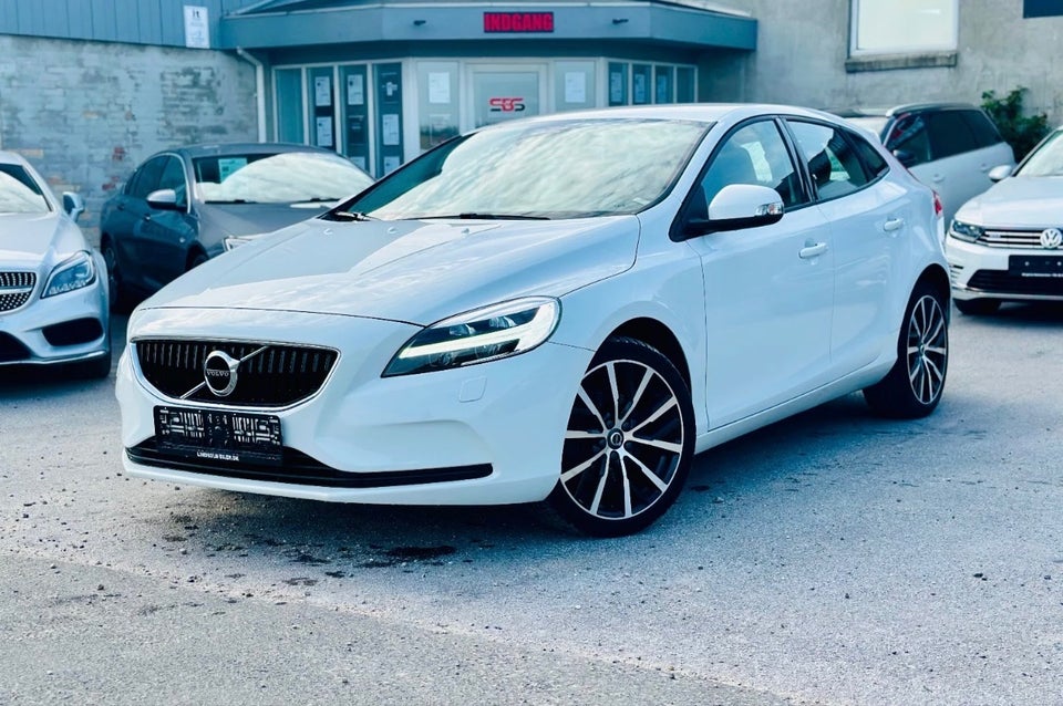 Volvo V40 2,0 D3 150 Momentum 5d