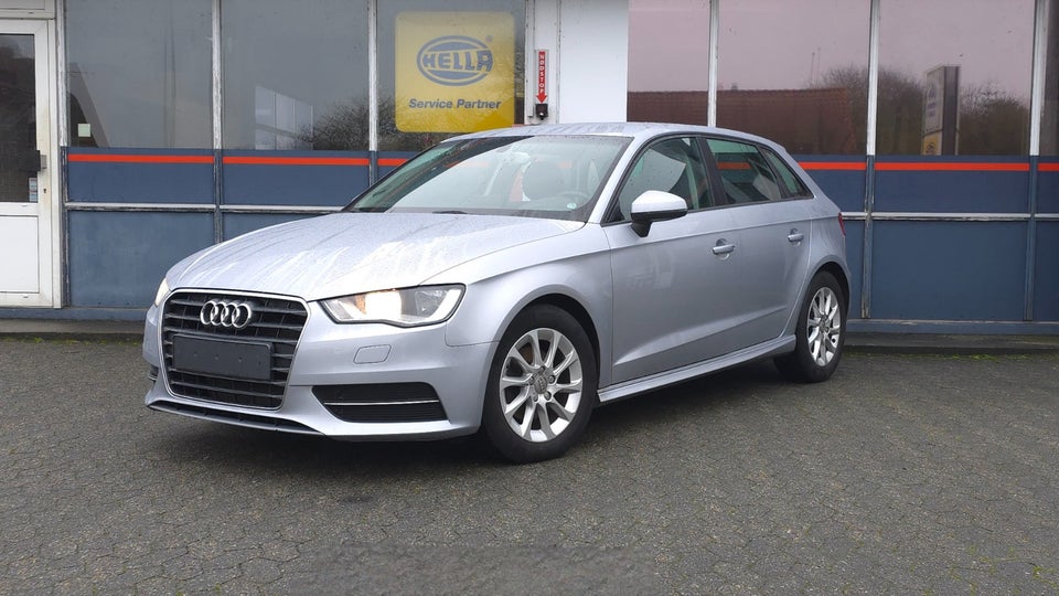 Audi A3 1,6 TDi 110 Ultra Attraction Sportback 5d