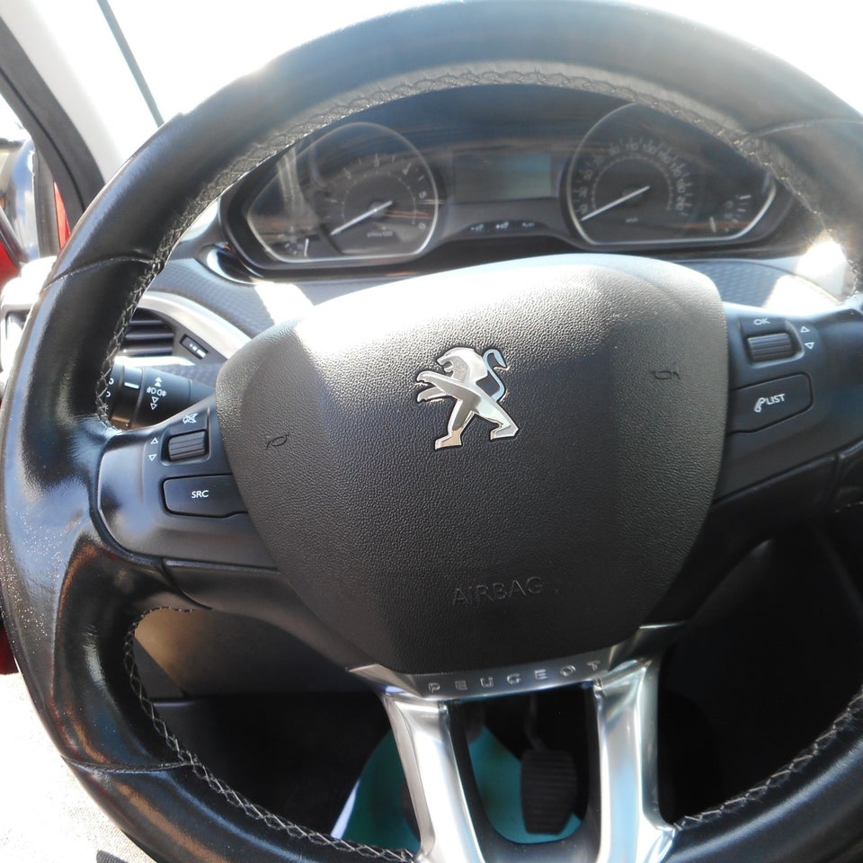 Peugeot 208 1,6 BlueHDi 100 Allure Sky 5d