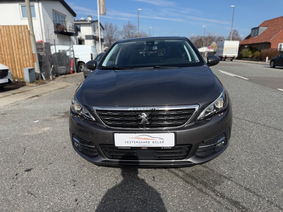 Peugeot 308 1,2 e-THP 130 Allure Sky 5d