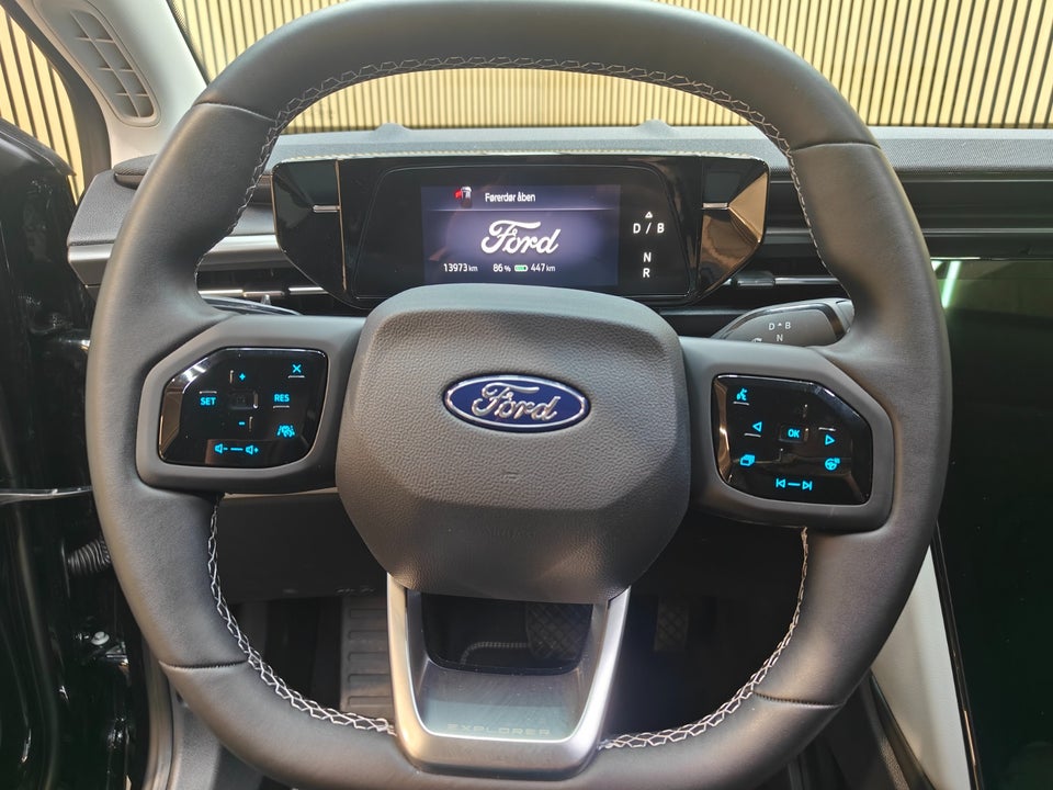 Ford Explorer 79 Select Extended Range AWD 5d