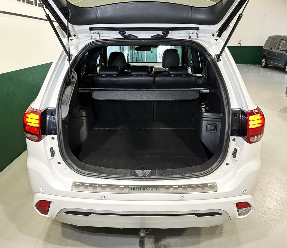 Mitsubishi Outlander 2,4 PHEV Luxury CVT 4WD 5d