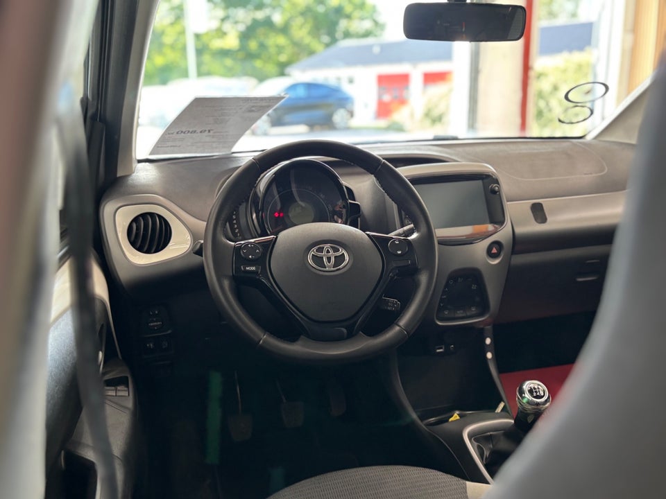 Toyota Aygo 1,0 VVT-i x-press 5d