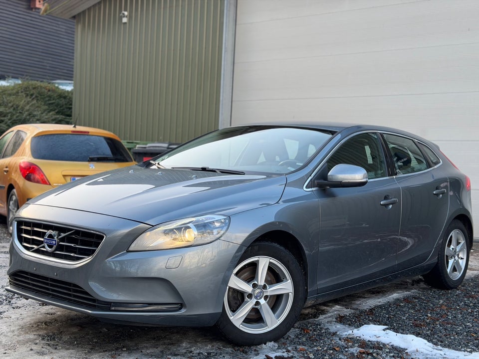 Volvo V40 2,0 D2 120 Momentum 5d