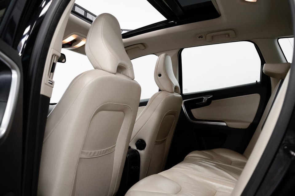 Volvo XC60 2,4 D5 215 Summum aut. AWD 5d