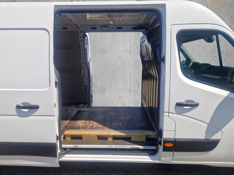 Renault Master IV T35 2,3 dCi 145 L4H2 Kassevogn RWD