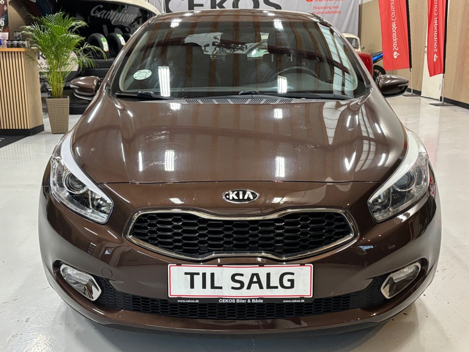 Kia Ceed 1,6 GDi Premium 5d