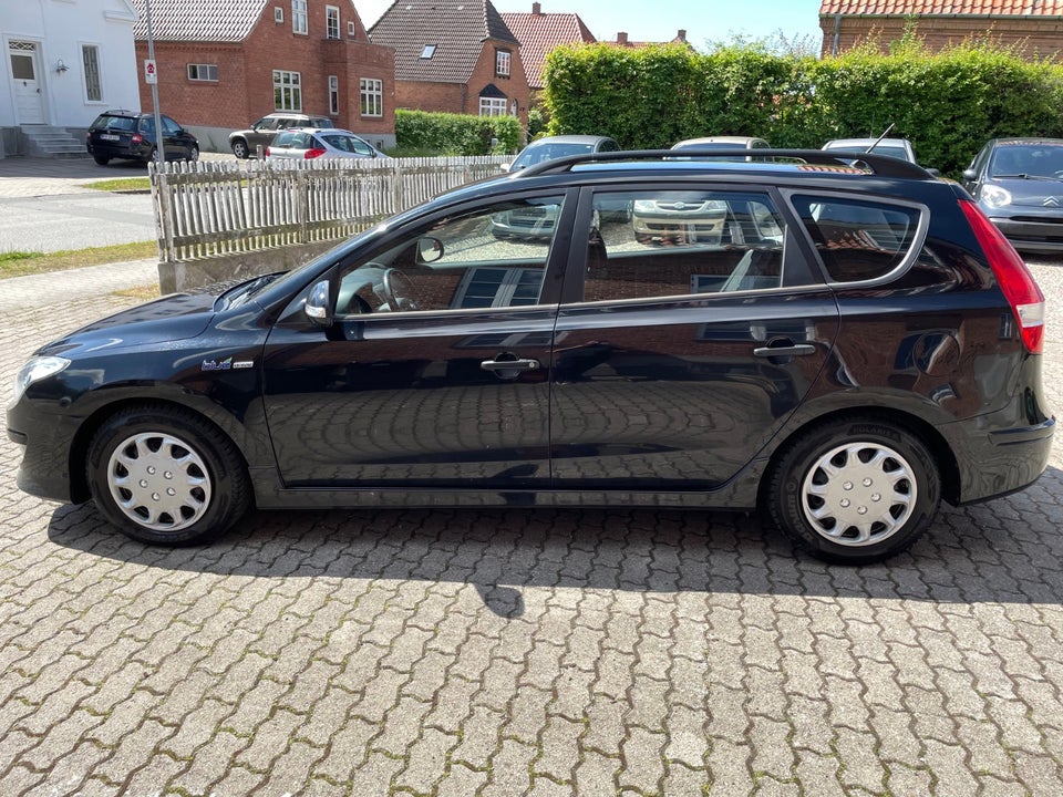Hyundai i30 1,6 CRDi 90 Blue Drive CW 5d