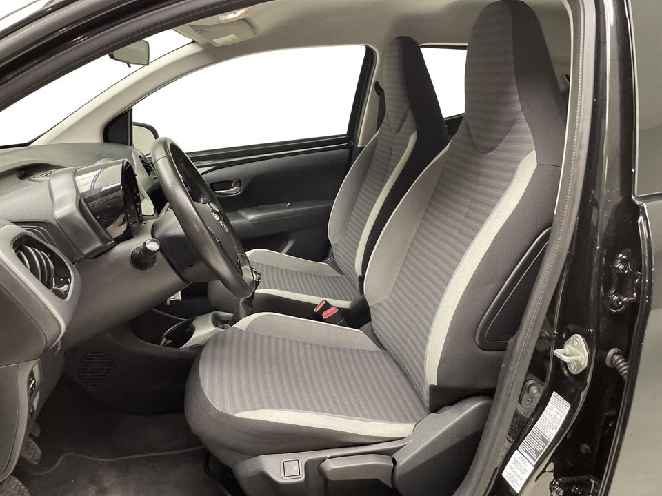 Toyota Aygo 1,0 VVT-i x-plore 5d