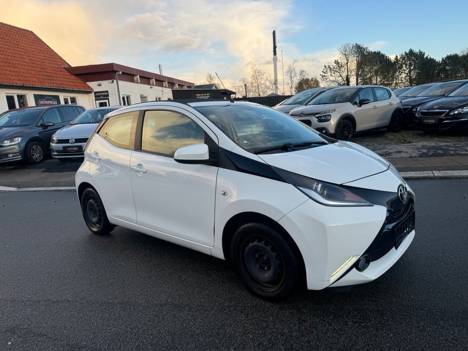 Toyota Aygo 1,0 VVT-i x-wave Sky 5d