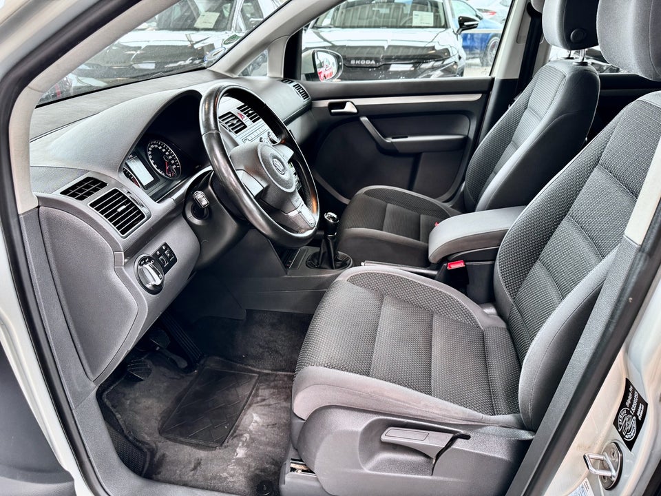 VW Touran 1,6 TDi 105 Comfortline BMT 7prs 5d