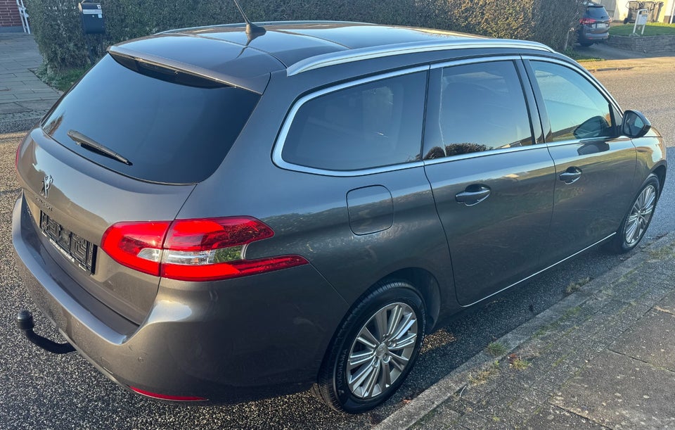 Peugeot 308 1,6 BlueHDi 120 Allure Sky 5d