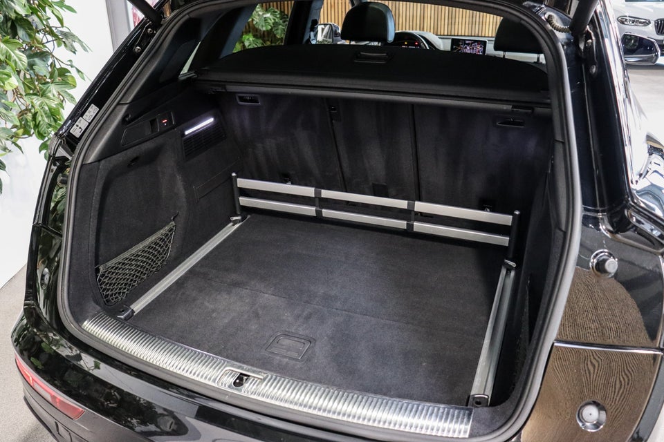 Audi Q5 40 TDi S-line quattro S-tr. 5d