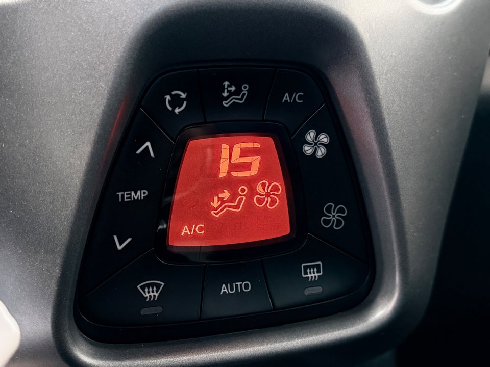 Toyota Aygo 1,0 VVT-i x-press 5d