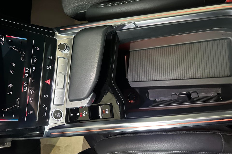 Audi Q8 e-tron 55 S-line quattro 5d