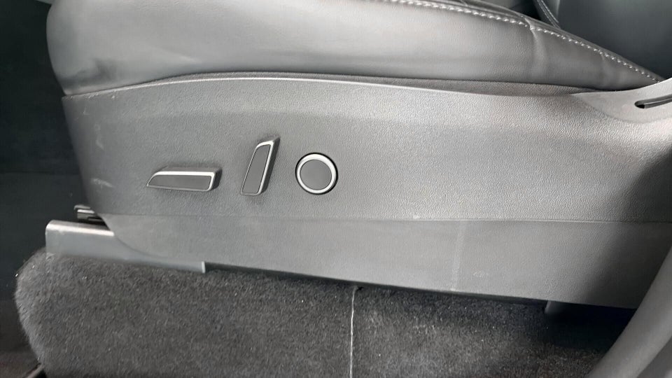 Tesla Model Y Long Range AWD 5d