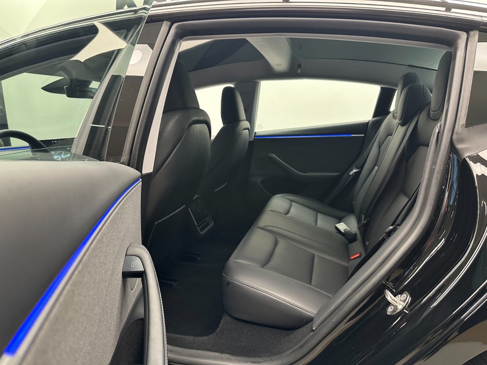 Tesla Model 3 RWD 4d