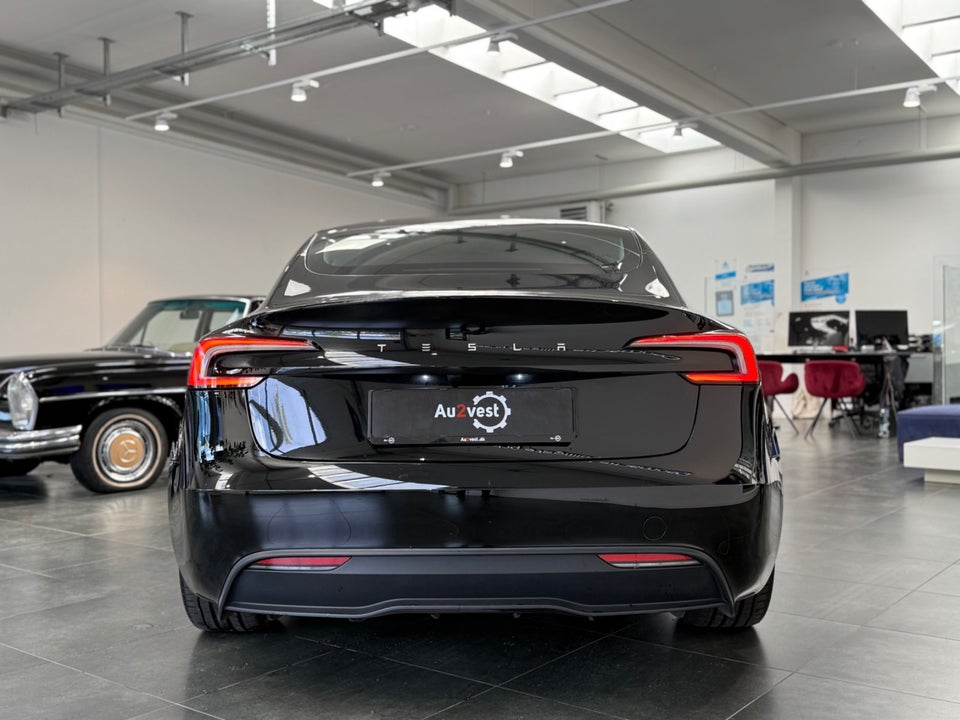 Tesla Model 3 RWD 4d