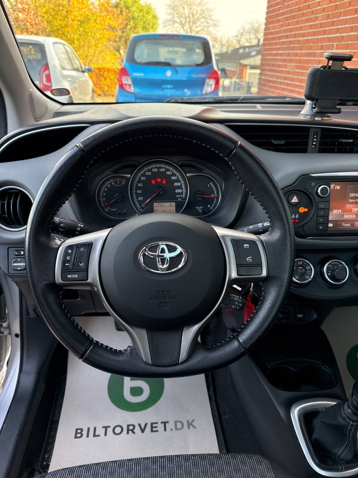 Toyota Yaris 1,3 VVT-i Skyview 5d