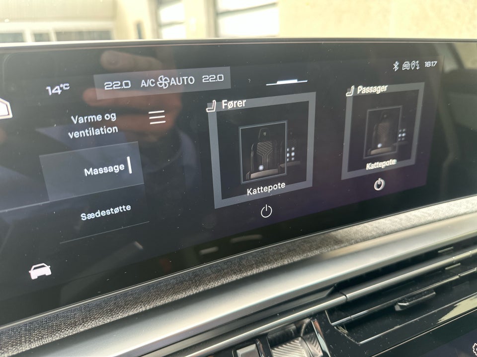 Peugeot e-3008 77 GT Pack 5d