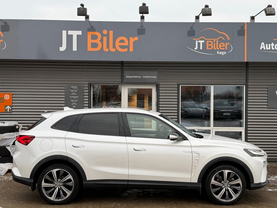 MG Marvel R Luxury 5d