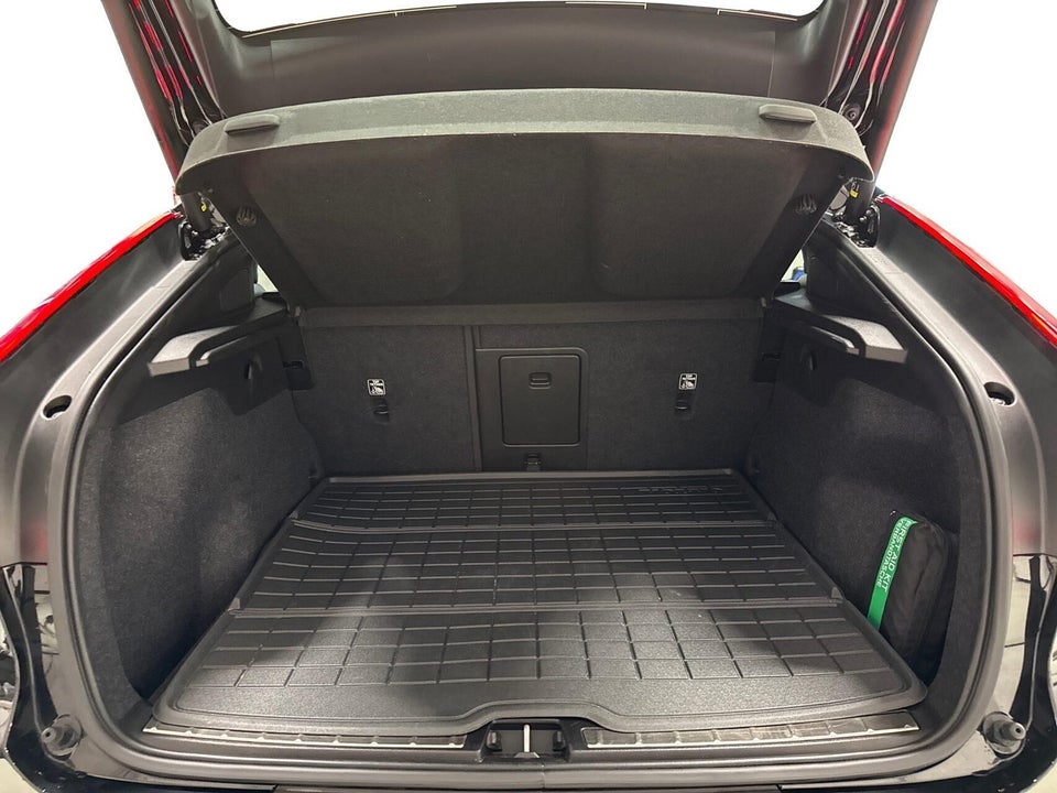 Volvo EC40 Twin Black Edition 5d