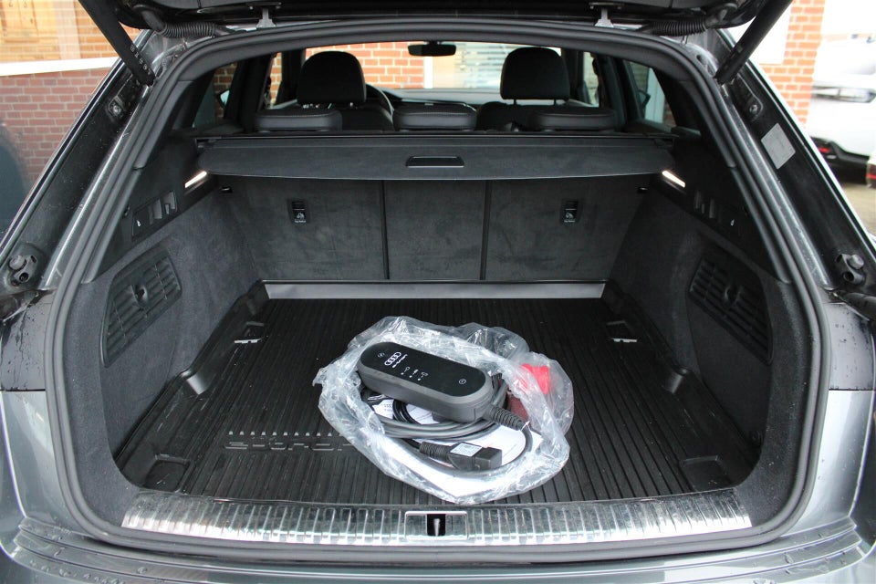 Audi e-tron 55 S-line quattro 5d