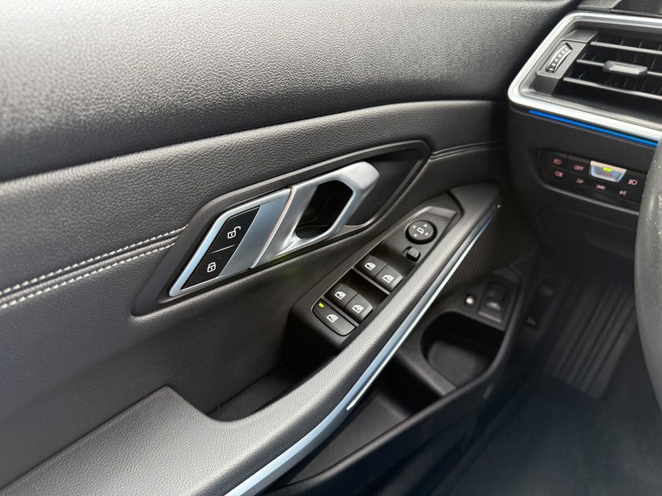 BMW 330e 2,0 Touring Sport Line aut. 5d