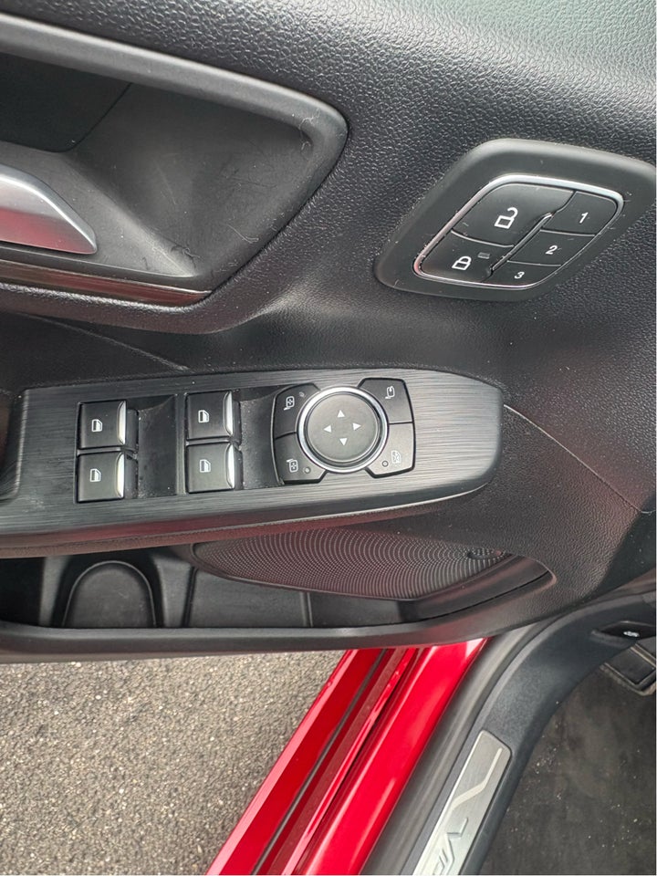 Ford Kuga 2,5 PHEV Vignale CVT 5d