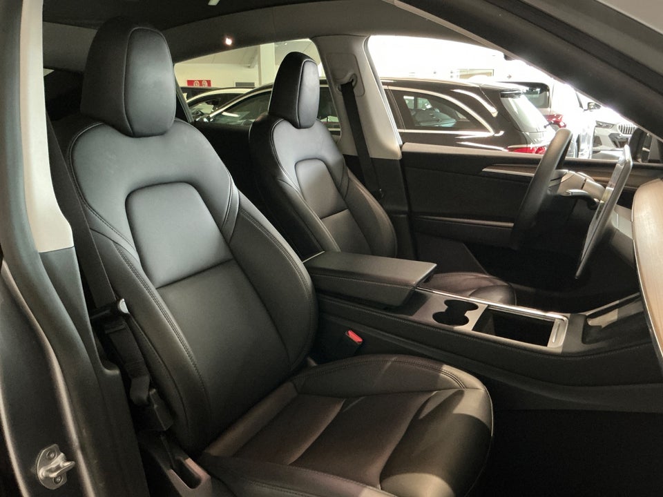 Tesla Model Y Long Range AWD 5d