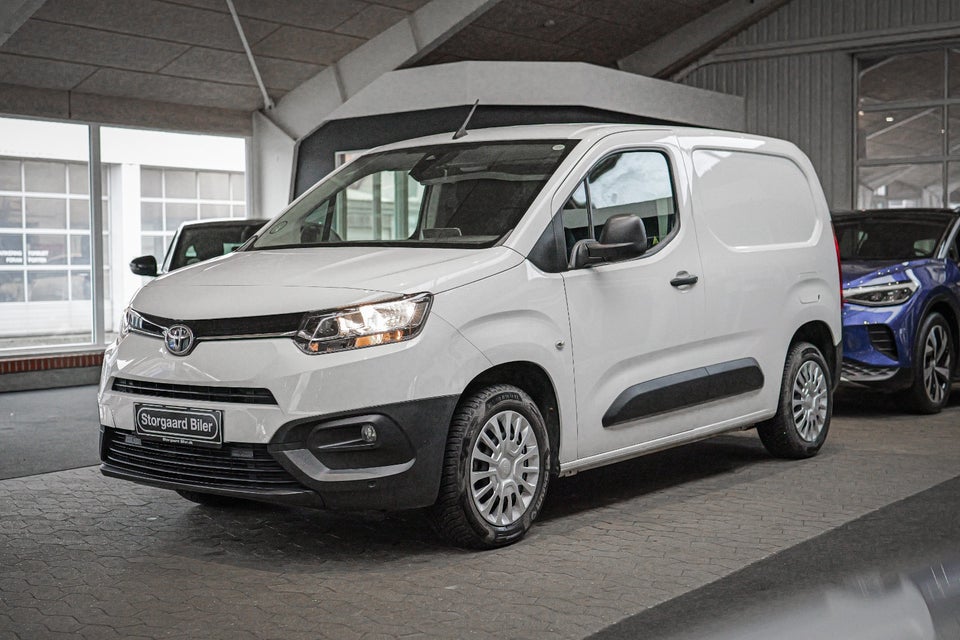 Toyota ProAce City 1,5 D 102 Medium Comfort 4d