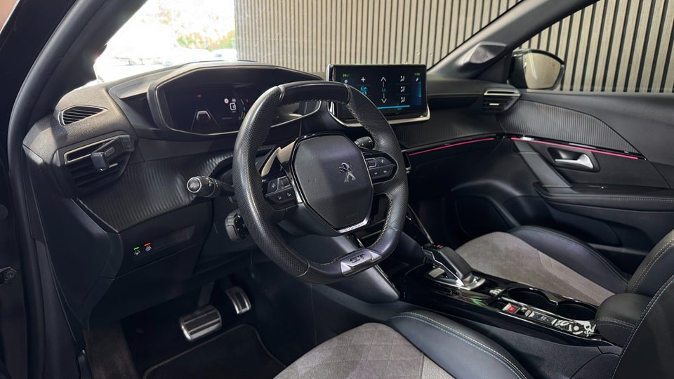Peugeot e-208 50 GT 5d