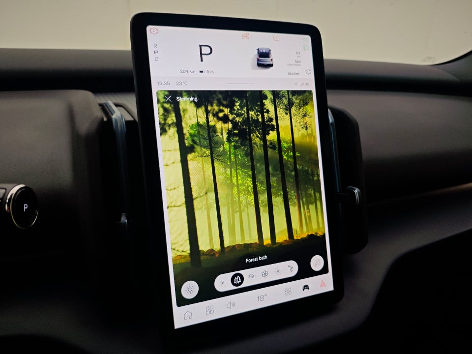 Volvo EX30 Standard Range Plus 5d