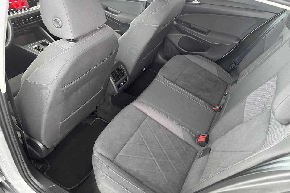 VW Golf VIII 1,4 eHybrid DSG 5d
